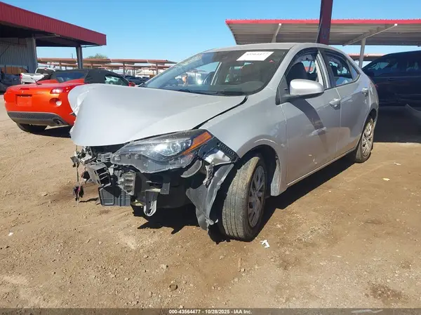5YFBURHE6JP816574 2018 TOYOTA COROLLA - Image 2