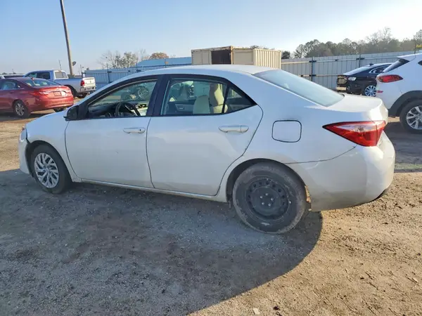 5YFBURHE6JP816851 2018 TOYOTA COROLLA - Image 2