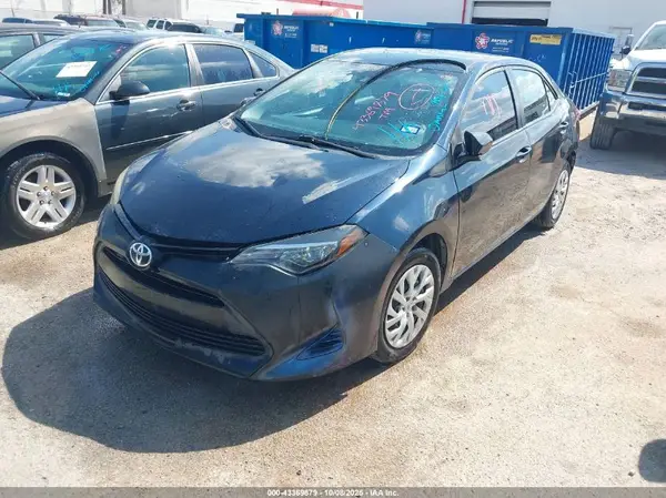 5YFBURHE6JP817207 2018 TOYOTA COROLLA - Image 2
