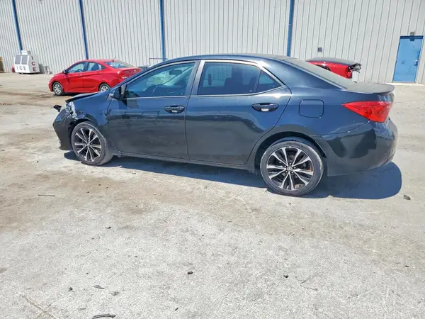 5YFBURHE6JP817918 2018 TOYOTA COROLLA - Image 2