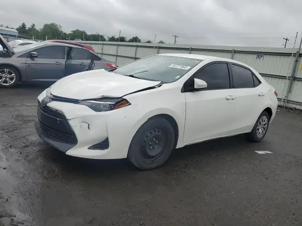 5YFBURHE6JP820270 2018 TOYOTA COROLLA - Image 1