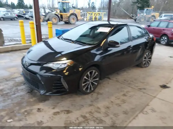 5YFBURHE6JP820916 2018 TOYOTA COROLLA - Image 2