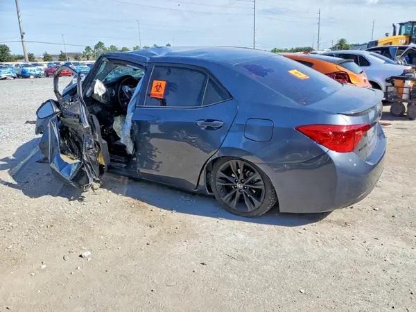 5YFBURHE6JP821435 2018 TOYOTA COROLLA - Image 2