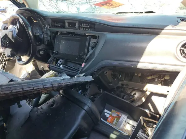 5YFBURHE6JP821435 2018 TOYOTA COROLLA - Image 8