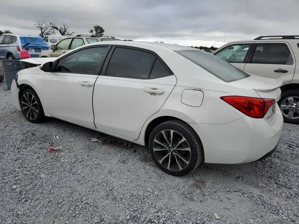 5YFBURHE6JP821631 2018 TOYOTA COROLLA - Image 2