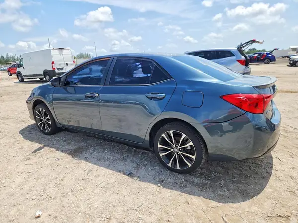 5YFBURHE6JP821676 2018 TOYOTA COROLLA - Image 2