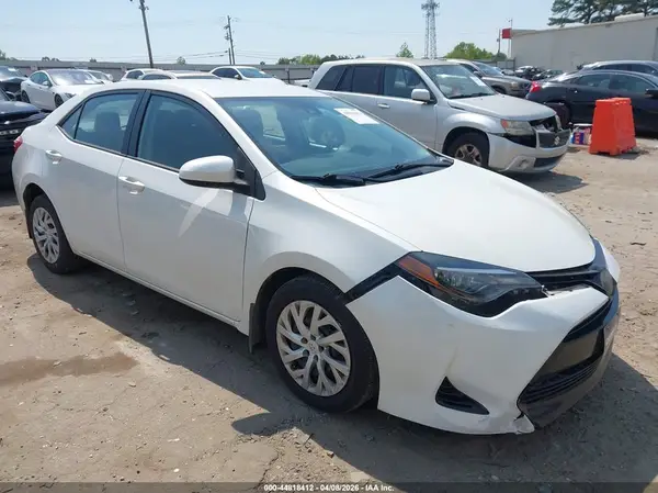 5YFBURHE6JP821788 2018 TOYOTA COROLLA - Image 1