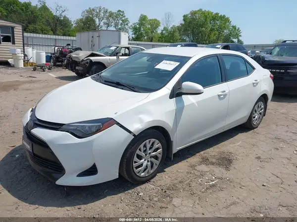 5YFBURHE6JP821788 2018 TOYOTA COROLLA - Image 2