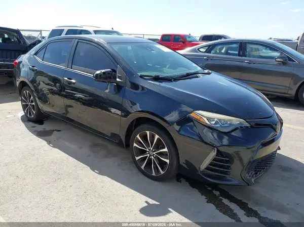 5YFBURHE6JP821869 2018 TOYOTA COROLLA - Image 1