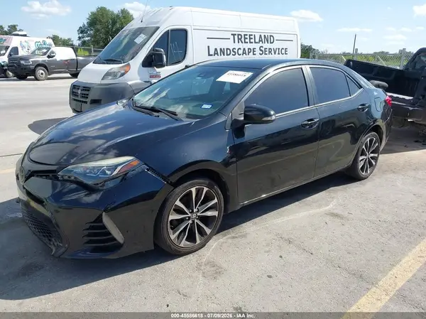 5YFBURHE6JP821869 2018 TOYOTA COROLLA - Image 2
