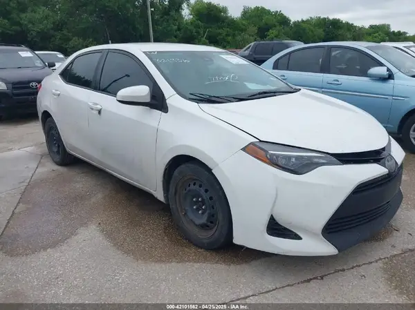 5YFBURHE6JP821936 2018 TOYOTA COROLLA - Image 1