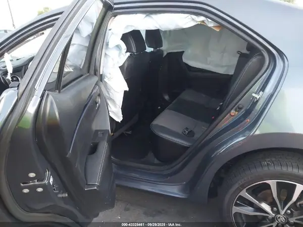 5YFBURHE6JP822035 2018 TOYOTA COROLLA - Image 8