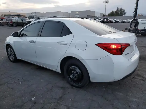 5YFBURHE6JP822519 2018 TOYOTA COROLLA - Image 2