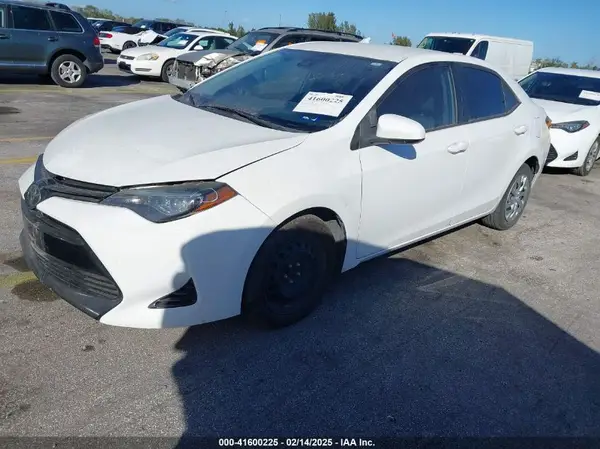 5YFBURHE6JP822567 2018 TOYOTA COROLLA - Image 2