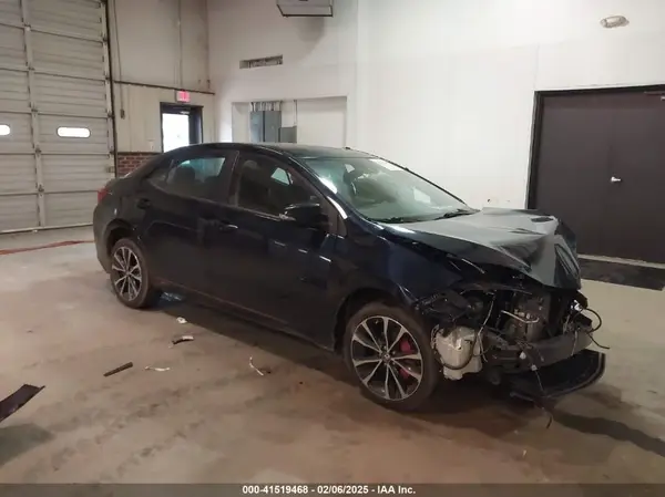 5YFBURHE6JP822696 2018 TOYOTA COROLLA - Image 1