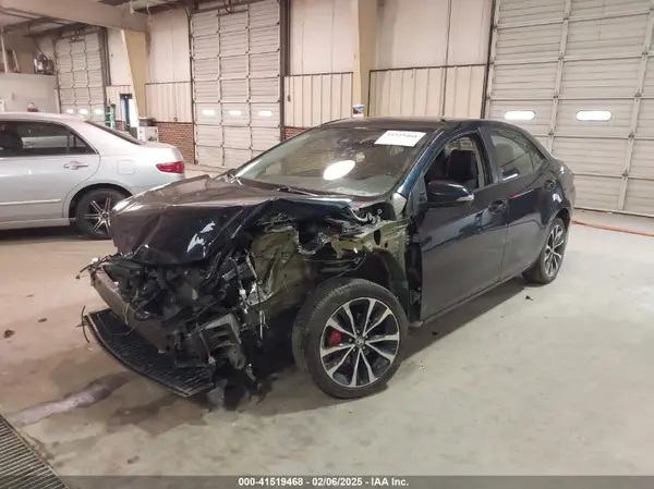 5YFBURHE6JP822696 2018 TOYOTA COROLLA - Image 2