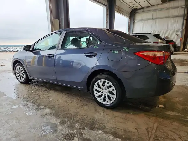 5YFBURHE6JP823668 2018 TOYOTA COROLLA - Image 2