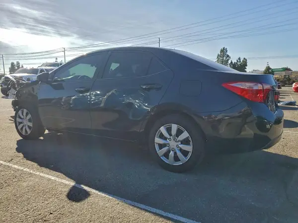 5YFBURHE6JP825064 2018 TOYOTA COROLLA - Image 2