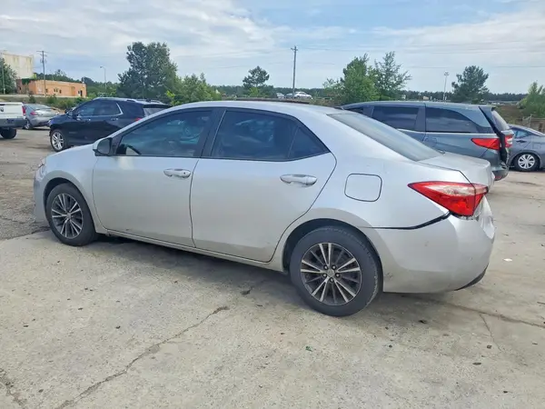 5YFBURHE6JP825243 2018 TOYOTA COROLLA - Image 2