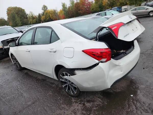 5YFBURHE6JP825713 2018 TOYOTA COROLLA - Image 2