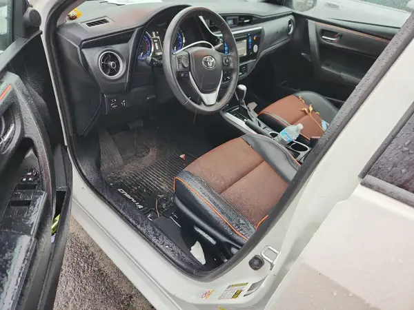 5YFBURHE6JP825713 2018 TOYOTA COROLLA - Image 8