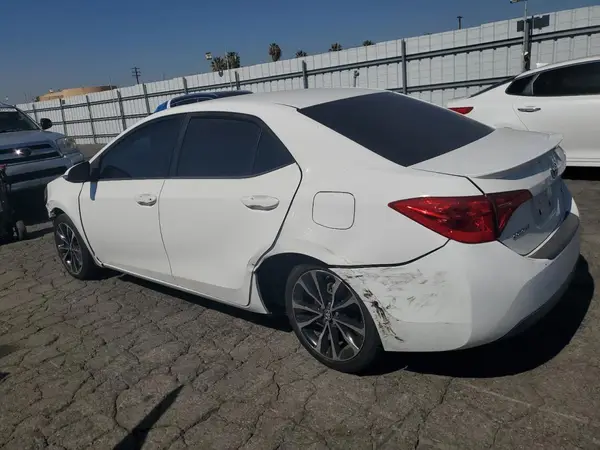 5YFBURHE6JP825758 2018 TOYOTA COROLLA - Image 2