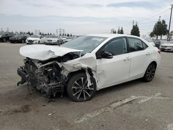 5YFBURHE6JP827638 2018 TOYOTA COROLLA - Image 1