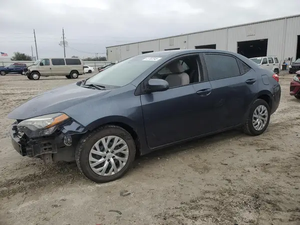 5YFBURHE6JP827963 2018 TOYOTA COROLLA - Image 1