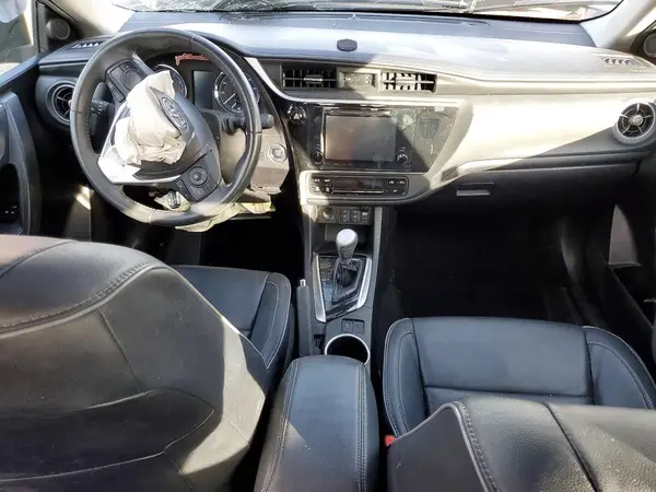 5YFBURHE6JP828076 2018 TOYOTA COROLLA - Image 8