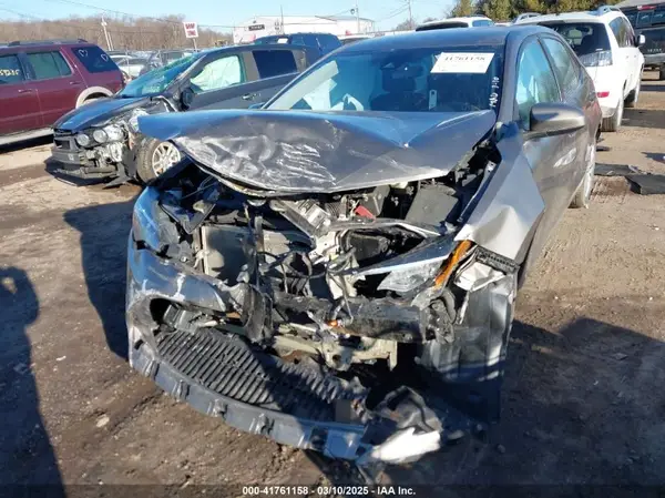 5YFBURHE6JP828403 2018 TOYOTA COROLLA - Image 2