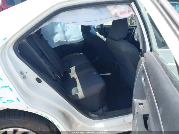 5YFBURHE6JP829776 2018 TOYOTA COROLLA - Image 8
