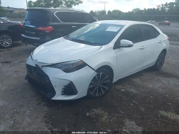 5YFBURHE6JP830877 2018 TOYOTA COROLLA - Image 2