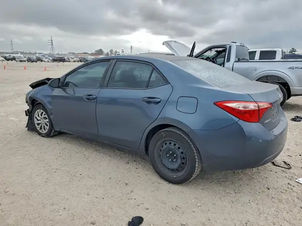 5YFBURHE6JP831138 2018 TOYOTA COROLLA - Image 2