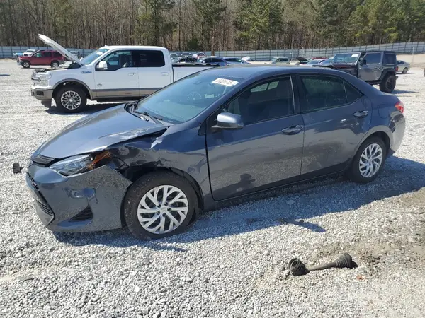 5YFBURHE6JP831639 2018 TOYOTA COROLLA - Image 1