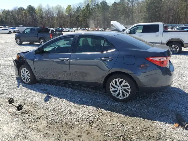 5YFBURHE6JP831639 2018 TOYOTA COROLLA - Image 2