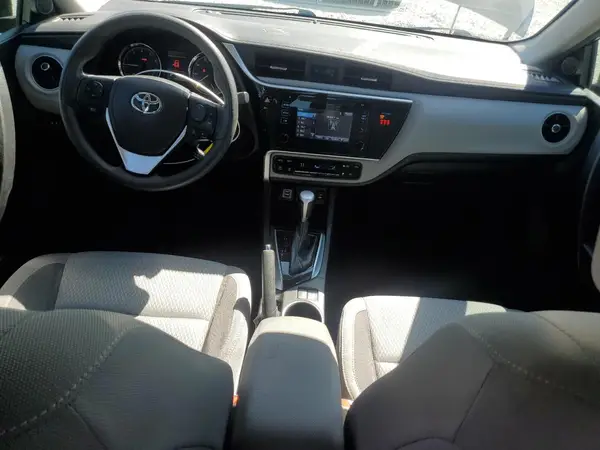 5YFBURHE6JP831639 2018 TOYOTA COROLLA - Image 8