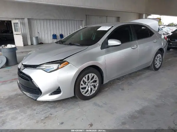 5YFBURHE6JP831964 2018 TOYOTA COROLLA - Image 2