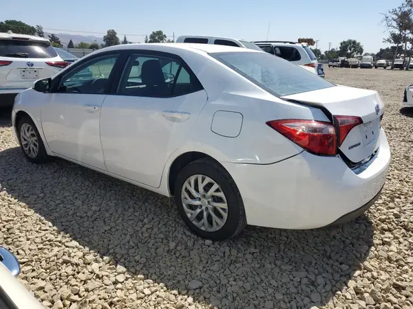 5YFBURHE6JP832435 2018 TOYOTA COROLLA - Image 2