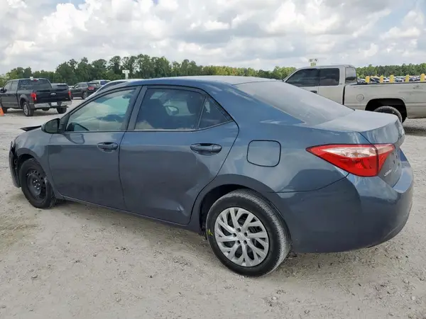 5YFBURHE6JP832743 2018 TOYOTA COROLLA - Image 2