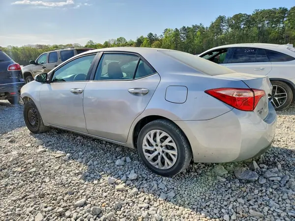 5YFBURHE6JP832791 2018 TOYOTA COROLLA - Image 2