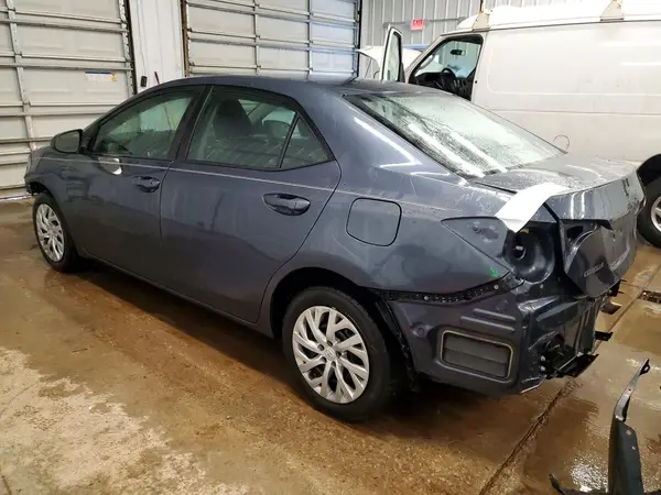 5YFBURHE6JP832967 2018 TOYOTA COROLLA - Image 2