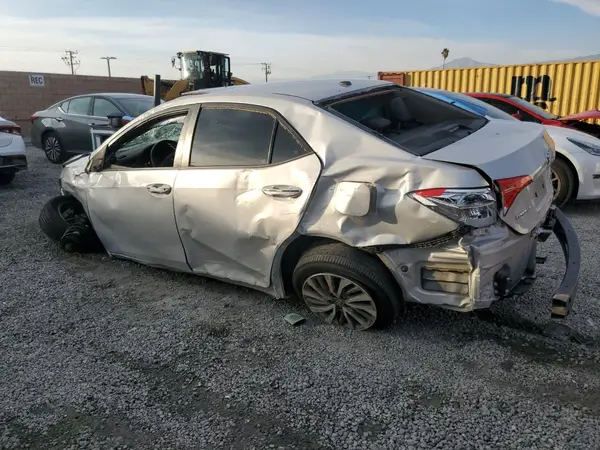 5YFBURHE6JP833570 2018 TOYOTA COROLLA - Image 2