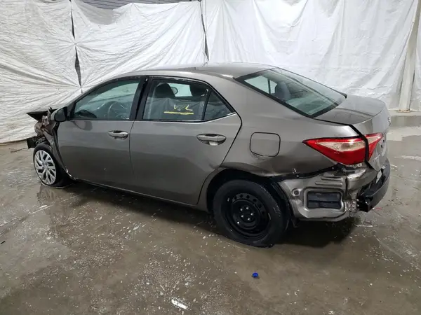 5YFBURHE6JP833651 2018 TOYOTA COROLLA - Image 2