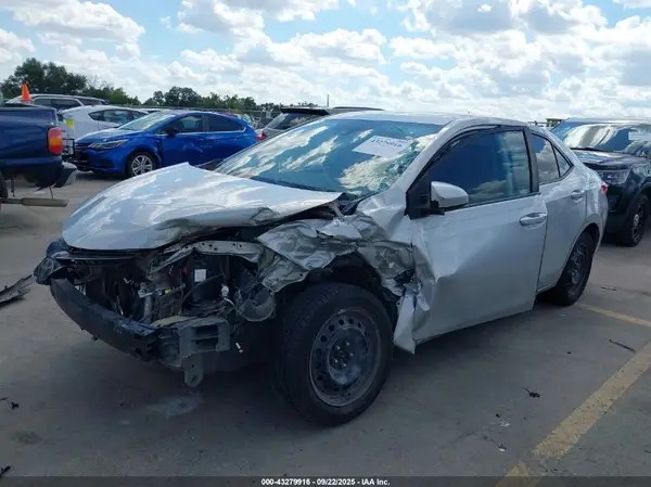 5YFBURHE6JP833990 2018 TOYOTA COROLLA - Image 2