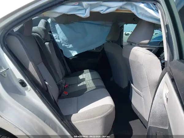 5YFBURHE6JP833990 2018 TOYOTA COROLLA - Image 8