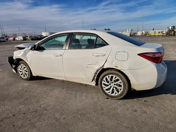 5YFBURHE6JP835285 2018 TOYOTA COROLLA - Image 2