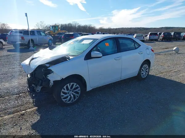 5YFBURHE6JP835335 2018 TOYOTA COROLLA - Image 2