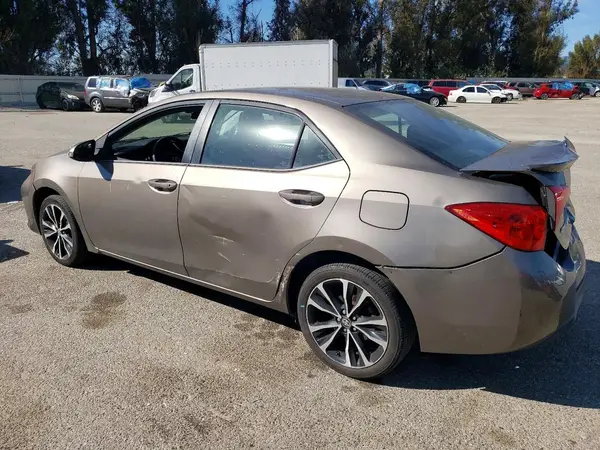 5YFBURHE6JP835688 2018 TOYOTA COROLLA - Image 2