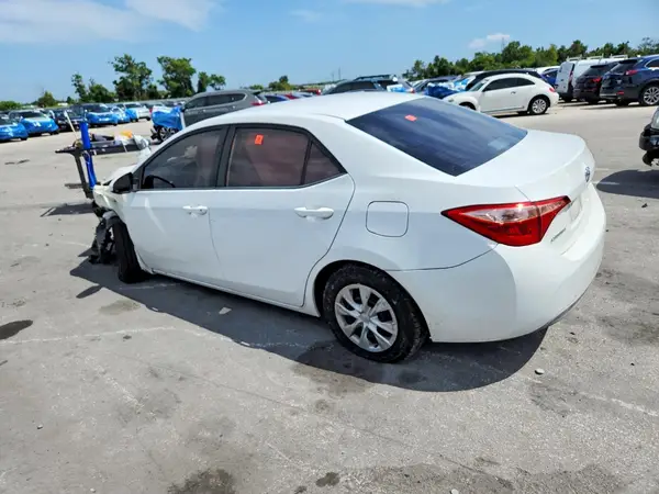 5YFBURHE6JP837392 2018 TOYOTA COROLLA - Image 2