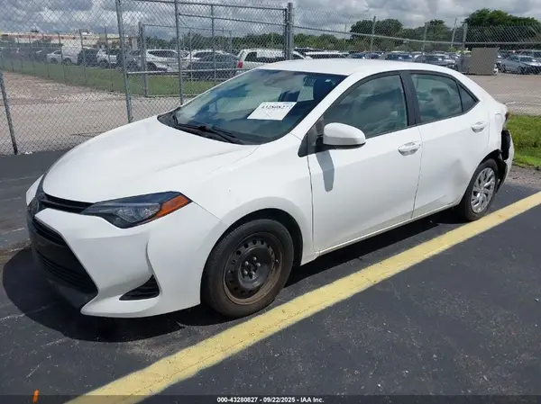 5YFBURHE6JP839692 2018 TOYOTA COROLLA - Image 2